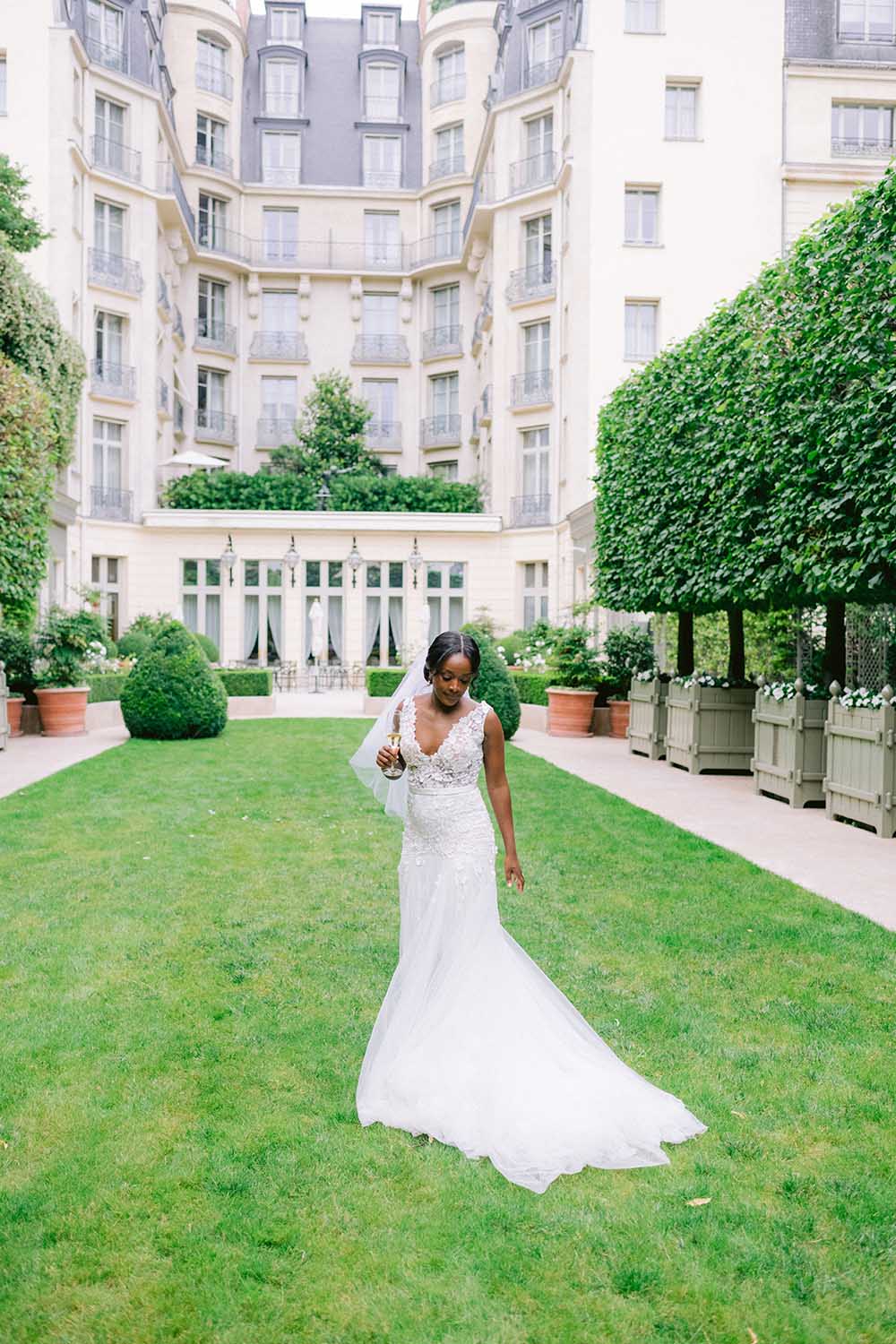 bride with her glass in the garden 